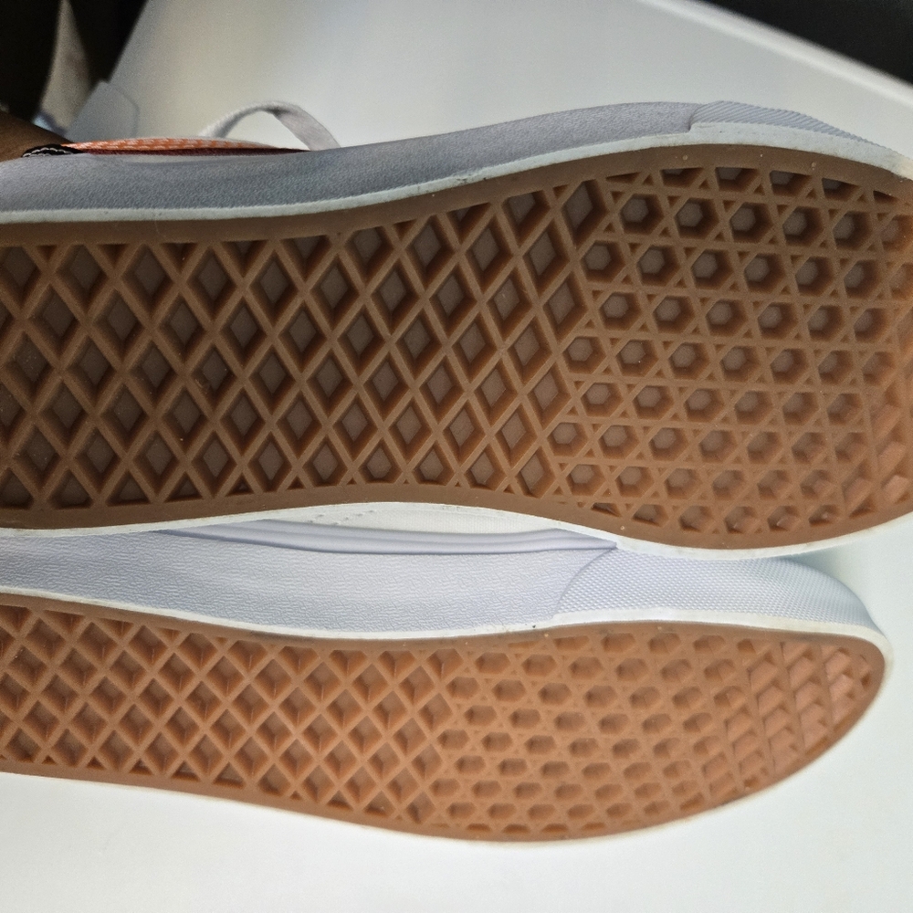 VANS - Picture 6 of 8